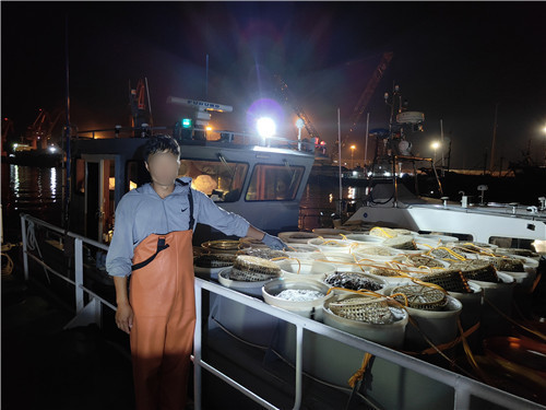 高声誉网络配资平台 雷达与无人机科技融合锁定目标 加大马力摩托艇偷捕梭子蟹8000斤